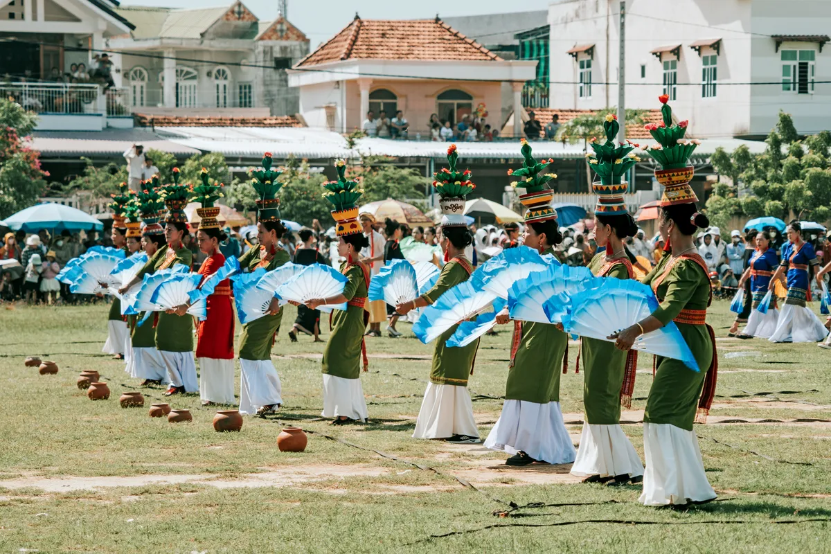 Trang phục truyền thống trong lễ hội Katê của người Chăm - Ảnh 12.