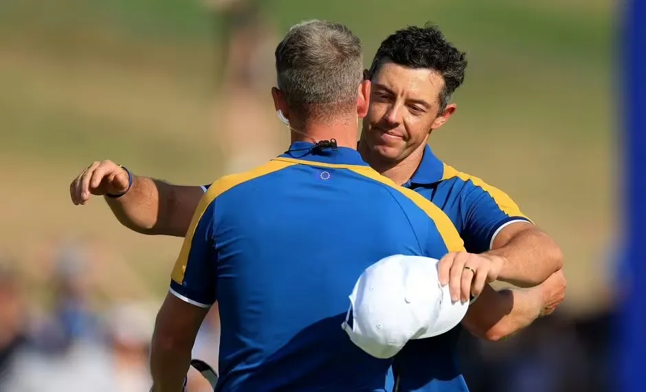 Shane Lowry v&agrave; Rory McIlroy: Từ chối 315.000 bảng, chơi miễn ph&iacute; tại Ryder Cup - Ảnh 1.