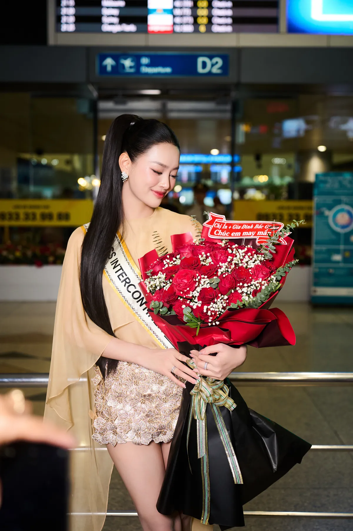 Á hậu Bùi Khánh Linh lên đường dự thi Miss Intercontinental 2024 - Ảnh 3.