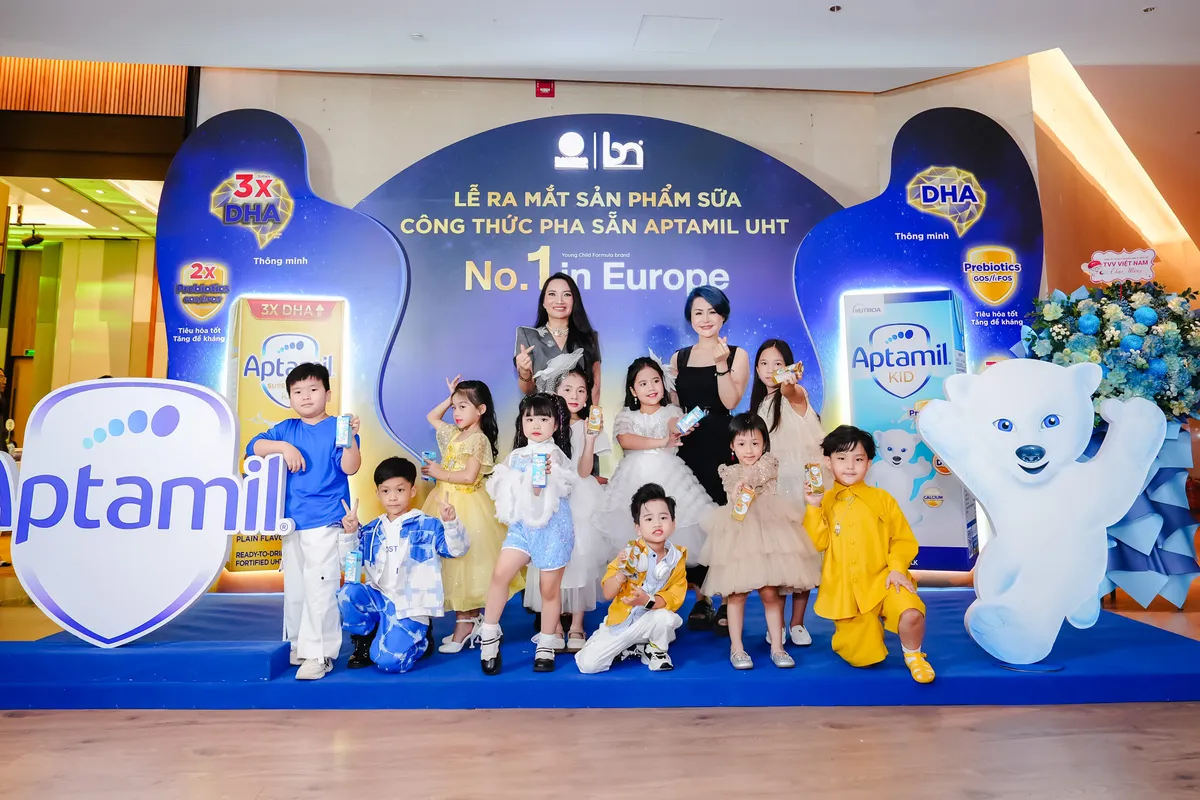 Ra mắt sữa c&ocirc;ng thức pha sẵn Aptamil UHT dinh dưỡng đột ph&aacute; mới cho sự ph&aacute;t triển to&agrave;n diện của trẻ - Ảnh 1.