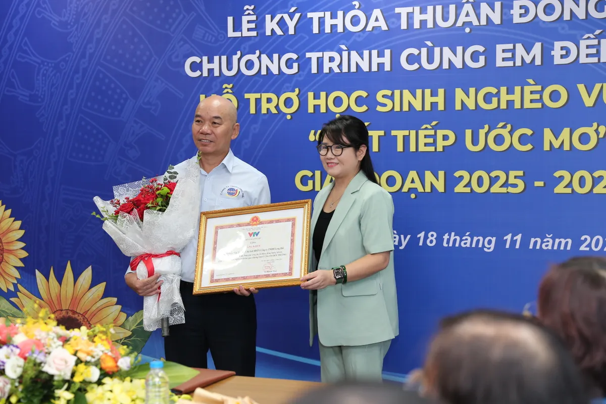 Lễ ký thỏa thuận đồng hành chương trình từ thiện “Cùng em đến trường” hỗ trợ học sinh nghèo Viết tiếp ước mơ giai đoạn 2025-2028 - Ảnh 6.