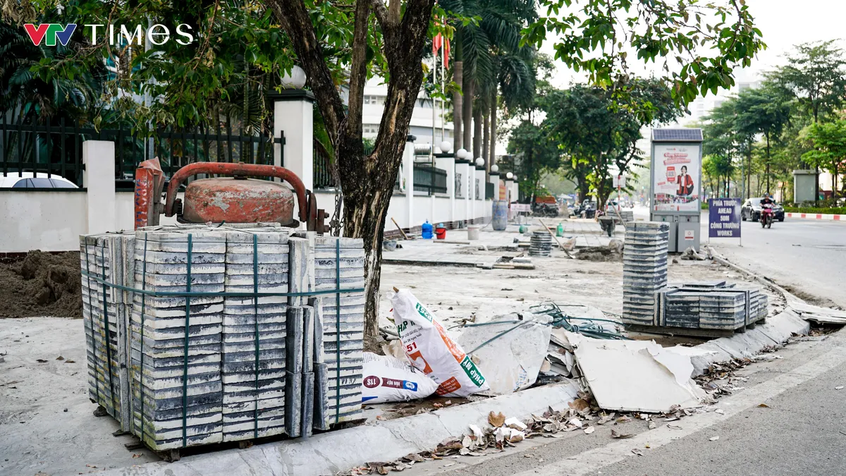 Hà Nội: Chỉnh trang, cải tạo vỉa hè dịp cuối năm  - Ảnh 8.