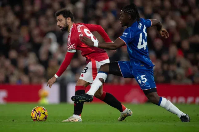 Romeo Lavia chấn thương: Chelsea đứng trước nguy cơ mất h&agrave;ng tiền vệ - Ảnh 1.