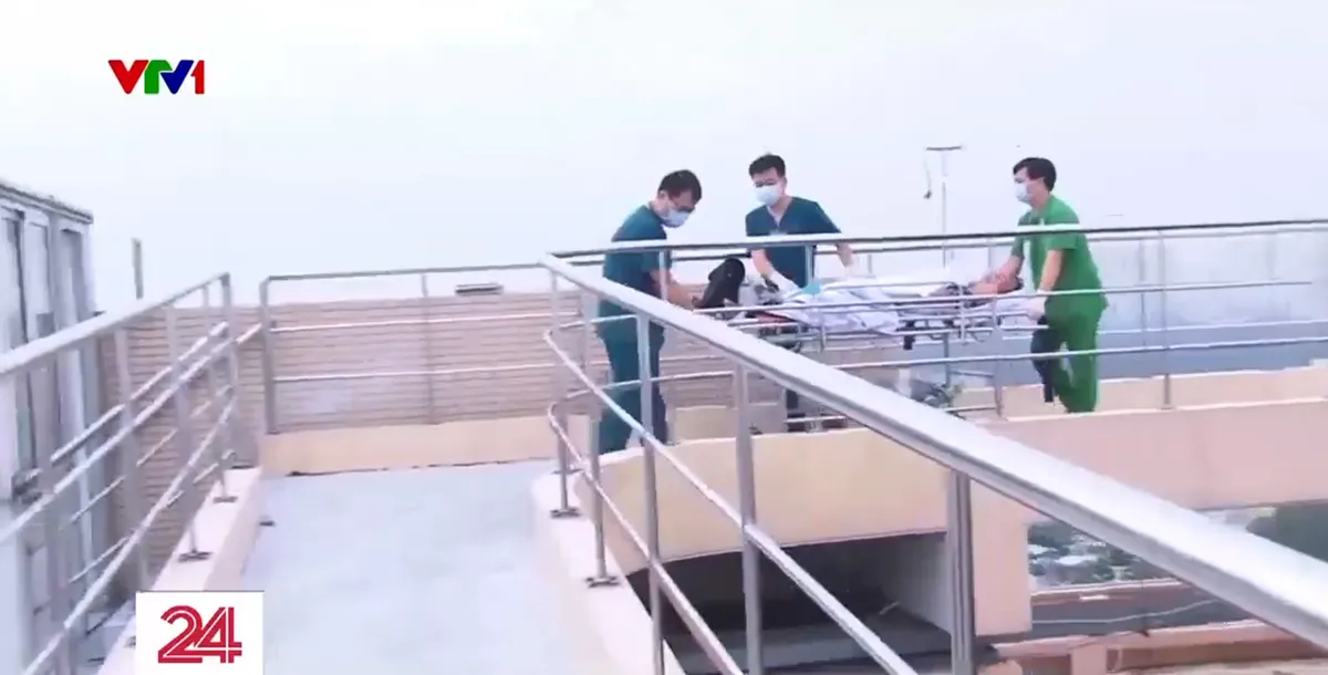 Những chuyến bay cứu nạn giữa tr&ugrave;ng khơi - Ảnh 1.