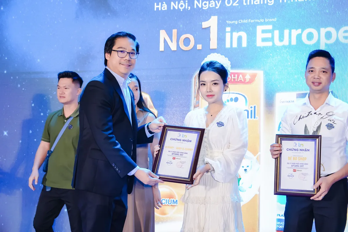 Ra mắt sữa c&ocirc;ng thức pha sẵn Aptamil UHT dinh dưỡng đột ph&aacute; mới cho sự ph&aacute;t triển to&agrave;n diện của trẻ - Ảnh 2.