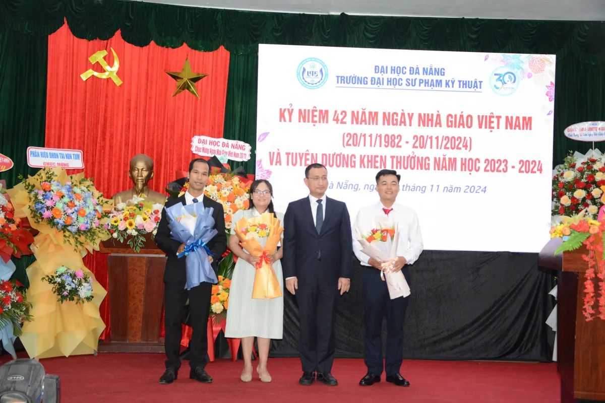 Trường Đại học Sư phạm Kỹ thuật – Đại học Đà Nẵng kỷ niệm 42 năm ngày Nhà giáo Việt Nam - Ảnh 2.