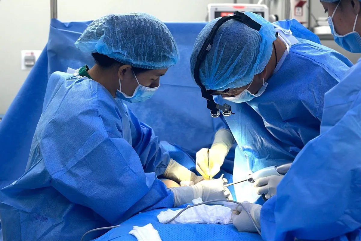 Những lưu ý trước phẫu thuật tháo túi ngực và đặt lại túi mới - Ảnh 4. Những lưu ý trước phẫu thuật tháo túi ngực và đặt lại túi mới - Ảnh 4.