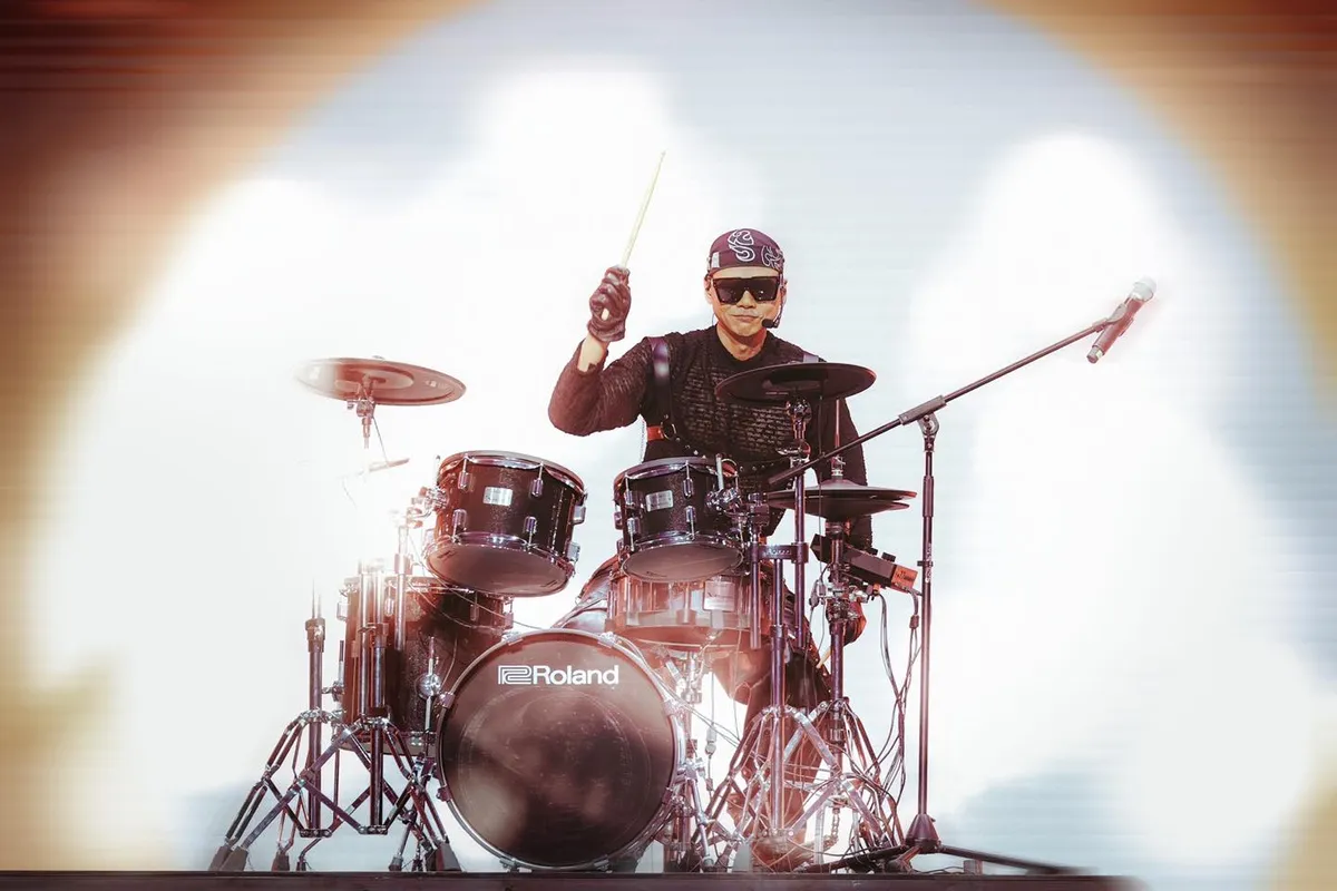 "Kh&uacute;c h&aacute;t mừng sinh nhật" sẽ c&oacute; phi&ecirc;n bản quốc tế với nghệ sĩ từ nhiều ch&acirc;u lục- Ảnh 1.