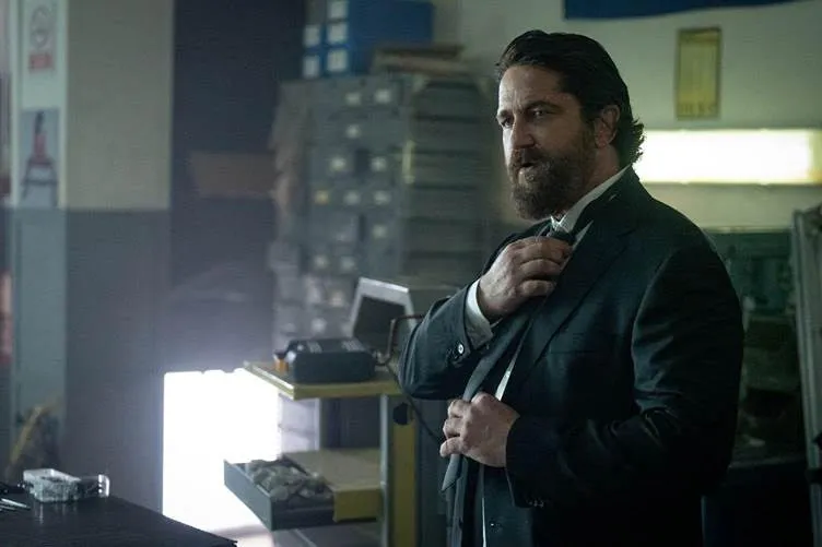 Tài tử Gerard Butler trở lại trong Những kẻ bất bại 2 - Ảnh 3.