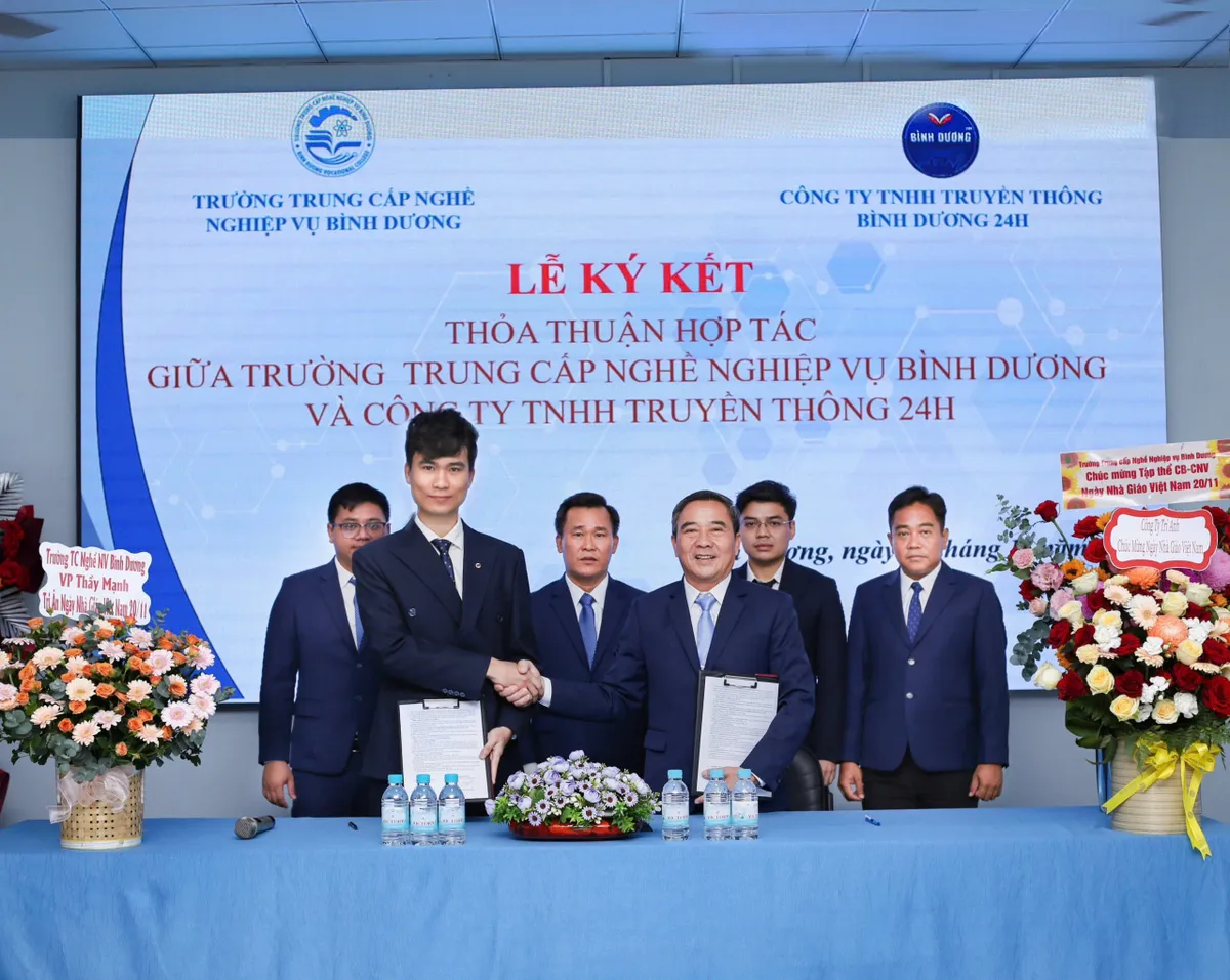 Thỏa thuận hợp t&aacute;c truyền th&ocirc;ng giữa B&igrave;nh Dương 24H v&agrave; trường trung cấp nghề nghiệp vụ B&igrave;nh Dương - Ảnh 3.