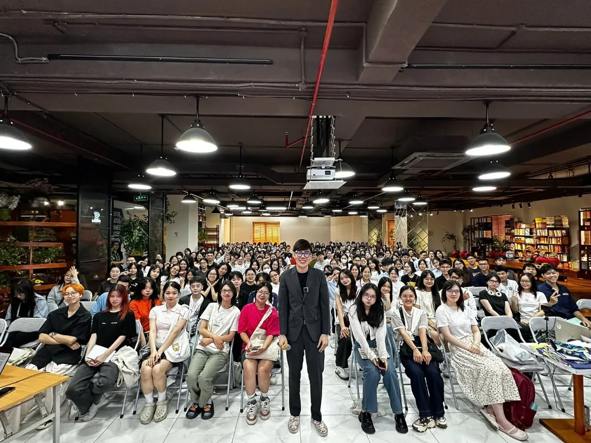 Thầy gi&aacute;o IELTS 9.0 tiếp tục chương tr&igrave;nh thiện nguyện, hướng tới c&aacute;c bệnh nh&acirc;n ung bướu - Ảnh 4.