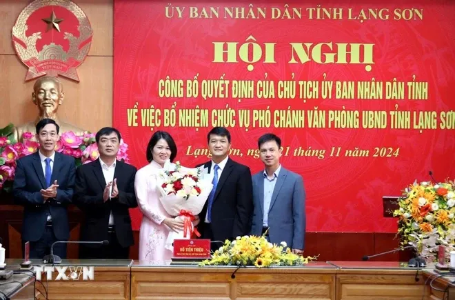 Lạng Sơn điều động, bổ nhiệm nhiều vị trí lãnh đạo chủ chốt - Ảnh 2.