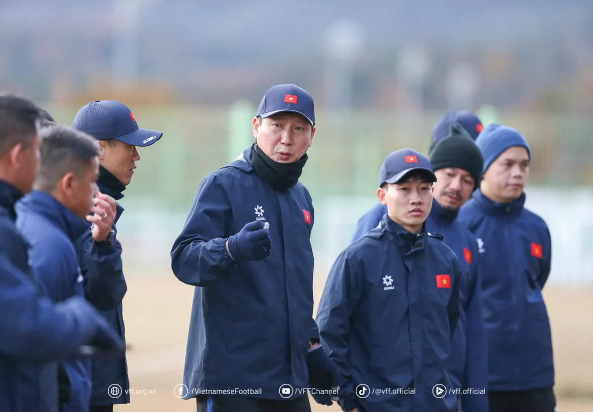 Đội tuyển Việt Nam bước vào buổi tập đầu tiên trong đợt tập huấn tại Hàn Quốc - Ảnh 3. Đội tuyển Việt Nam bước vào buổi tập đầu tiên trong đợt tập huấn tại Hàn Quốc - Ảnh 3.