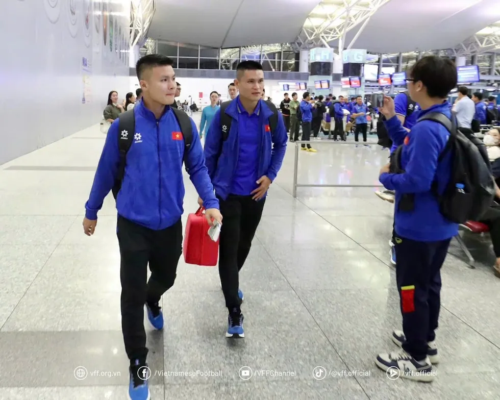 ĐT Việt Nam sang Hàn Quốc chuẩn bị cho AFF Cup - Ảnh 2. ĐT Việt Nam sang Hàn Quốc chuẩn bị cho AFF Cup - Ảnh 2.