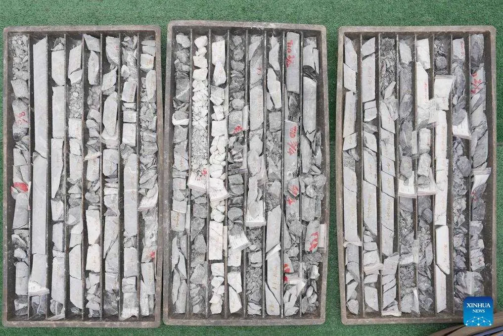 Trung Quốc ph&aacute;t hiện mỏ v&agrave;ng khổng lồ trị gi&aacute; h&agrave;ng trăm tỷ USD ở tỉnh Hồ Nam - Ảnh 2.