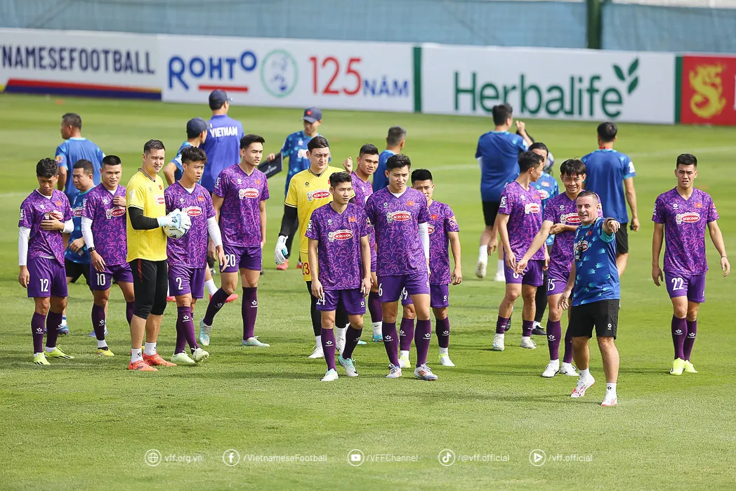 Đội tuyển Việt Nam hứng khởi bước v&agrave;o tập luyện, hướng tới ASEAN Cup 2024 - Ảnh 3.