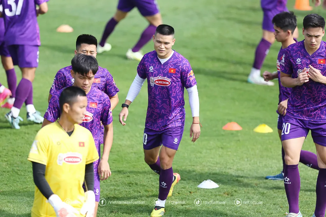 Đội tuyển Việt Nam hứng khởi bước v&agrave;o tập luyện, hướng tới ASEAN Cup 2024 - Ảnh 5.