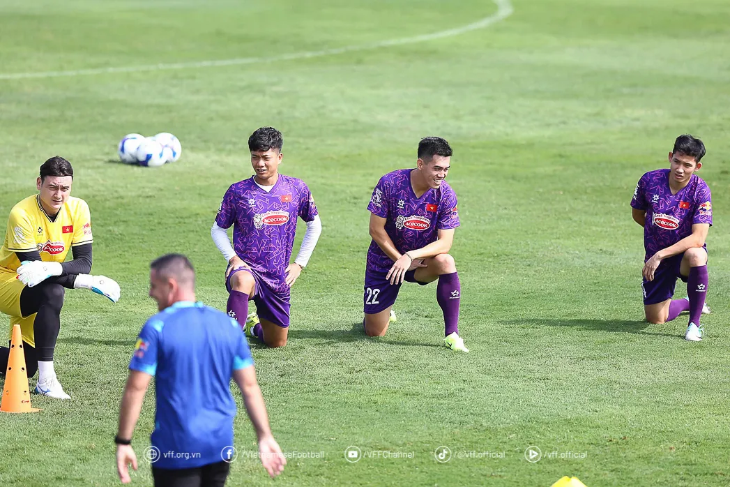 Đội tuyển Việt Nam hứng khởi bước v&agrave;o tập luyện, hướng tới ASEAN Cup 2024 - Ảnh 1.