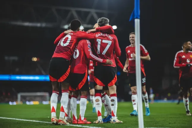 Man Utd g&acirc;y thất vọng: Ruben Amorim &ldquo;ng&atilde; đau&rdquo; trước Ipswich ngay trận ra mắt - Ảnh 4.