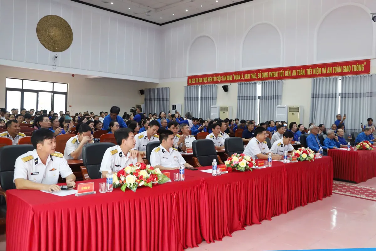 Chương tr&igrave;nh &ldquo;V&igrave; Ho&agrave;ng Sa, Trường Sa th&acirc;n y&ecirc;u&rdquo; tại V&ugrave;ng 3 Hải qu&acirc;n - Ảnh 2.