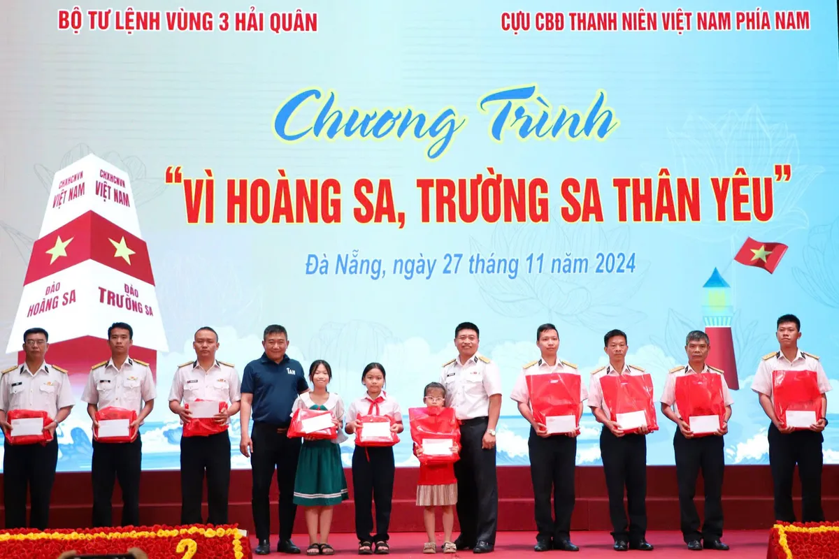 Chương tr&igrave;nh &ldquo;V&igrave; Ho&agrave;ng Sa, Trường Sa th&acirc;n y&ecirc;u&rdquo; tại V&ugrave;ng 3 Hải qu&acirc;n - Ảnh 4.