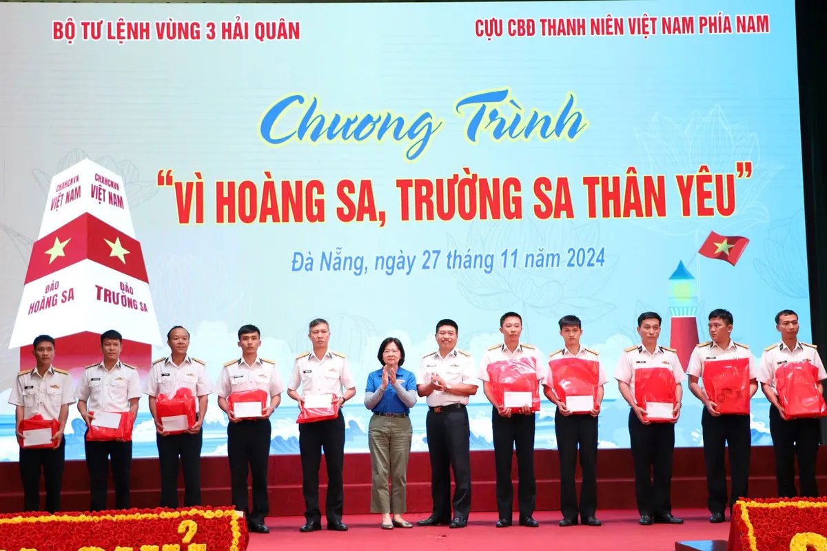 Chương tr&igrave;nh &ldquo;V&igrave; Ho&agrave;ng Sa, Trường Sa th&acirc;n y&ecirc;u&rdquo; tại V&ugrave;ng 3 Hải qu&acirc;n - Ảnh 6.