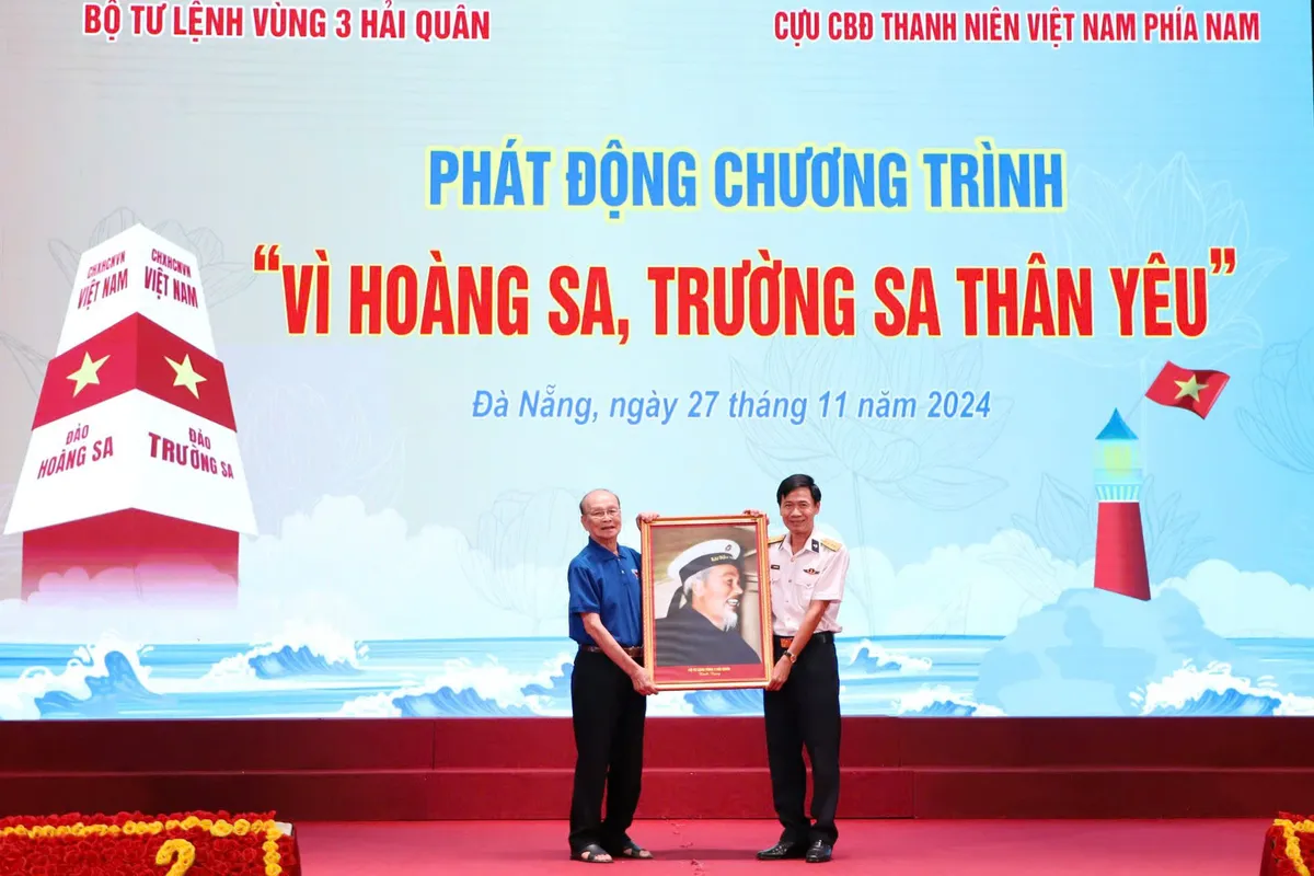 Chương tr&igrave;nh &ldquo;V&igrave; Ho&agrave;ng Sa, Trường Sa th&acirc;n y&ecirc;u&rdquo; tại V&ugrave;ng 3 Hải qu&acirc;n - Ảnh 3.
