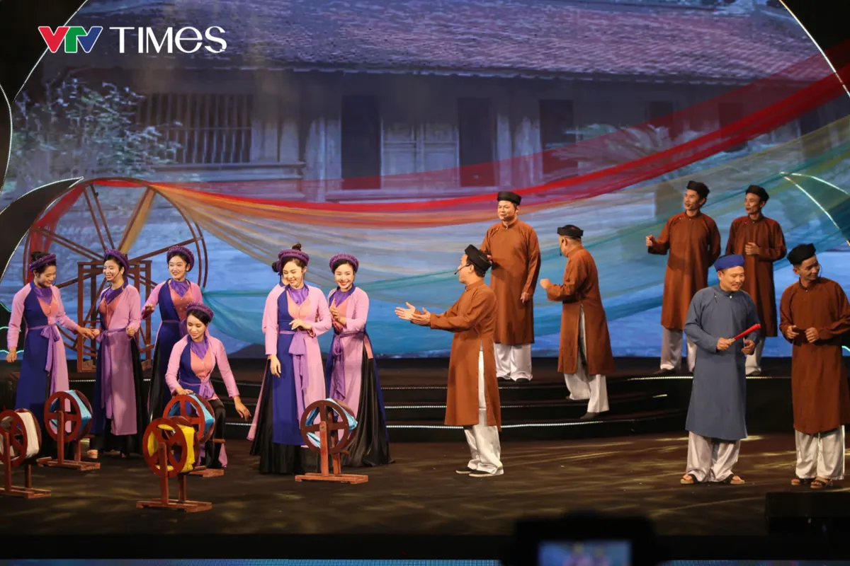 Cầu truyền hình nghệ thuật mở đầu Festival Về miền ví, giặm - kết nối tinh hoa di sản - Ảnh 5.