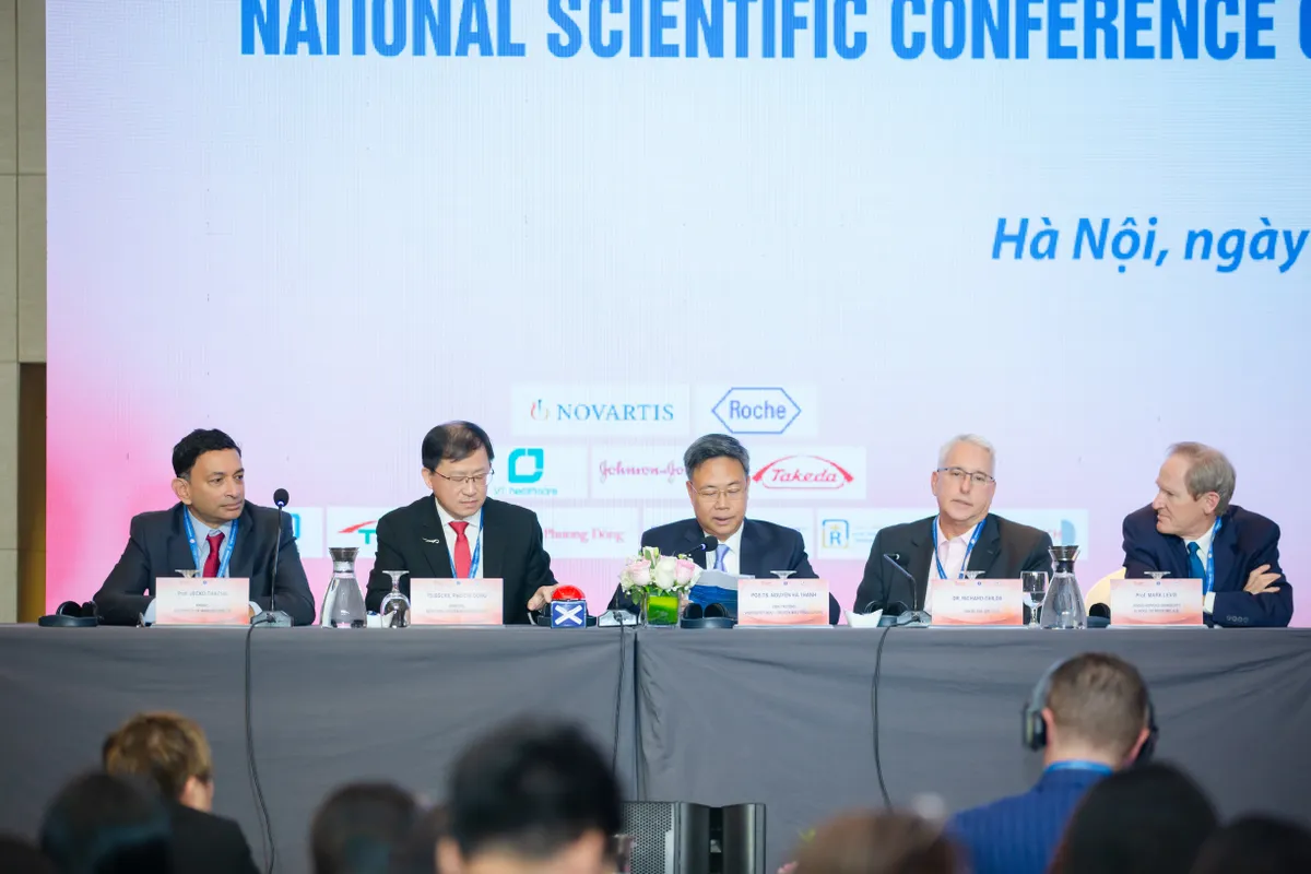 Khai mạc Hội nghị khoa học Huyết học - Truyền máu toàn quốc năm 2024 - Ảnh 3. Khai mạc Hội nghị khoa học Huyết học - Truyền máu toàn quốc năm 2024 - Ảnh 3.