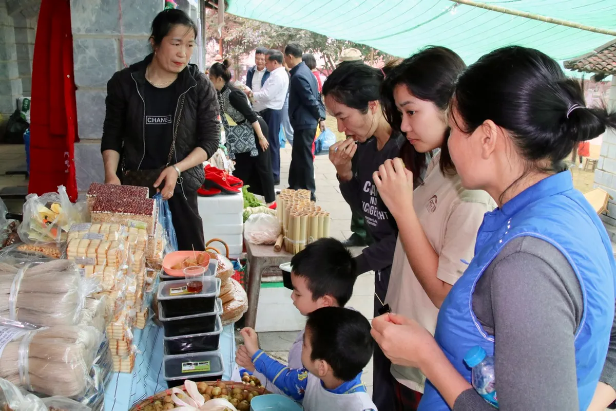 Khám phá Phiên chợ vùng cao tại Làng Văn hoá - Du lịch các dân tộc Việt Nam - Ảnh 4.