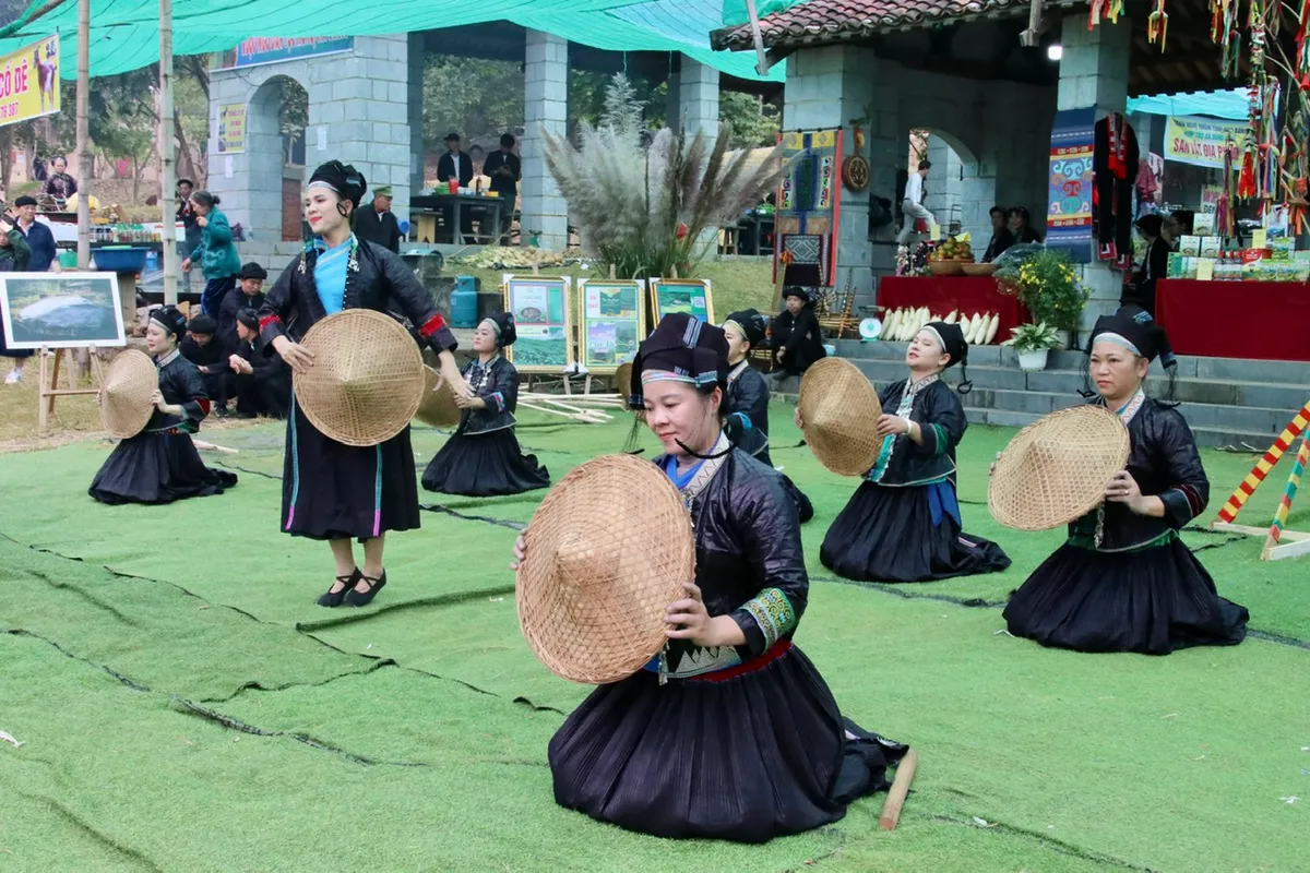 Khám phá Phiên chợ vùng cao tại Làng Văn hoá - Du lịch các dân tộc Việt Nam - Ảnh 2.