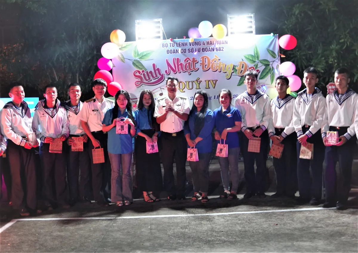S&ocirc;i nổi hoạt động sinh nhật đồng đội của c&aacute;c chiến sĩ Hải qu&acirc;n - Ảnh 1.