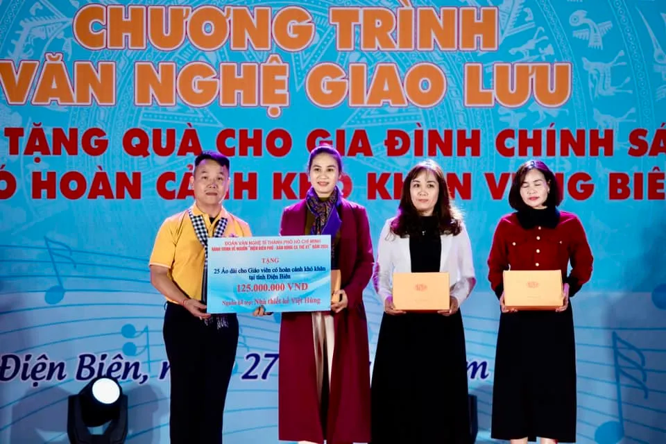 Nghệ sĩ TP Hồ Chí Minh và hành trình ý nghĩa tại tỉnh Điện Biên - Ảnh 3.