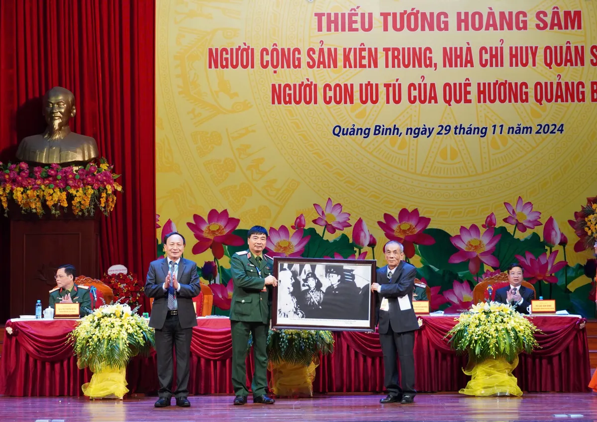 Thiếu tướng Ho&agrave;ng S&acirc;m - người con ưu t&uacute; của qu&ecirc; hương Quảng B&igrave;nh - Ảnh 4.