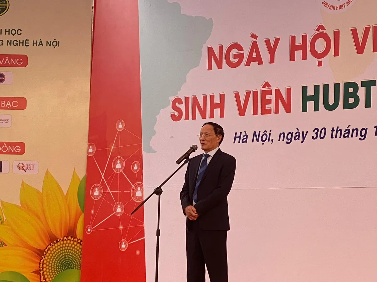 Ng&agrave;y hội việc l&agrave;m sinh vi&ecirc;n HUBT năm 2024 thu h&uacute;t 100 doanh nghiệp, 5.000 cơ hội việc l&agrave;m - Ảnh 1.