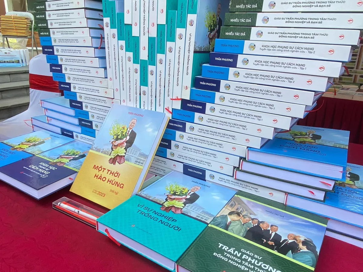 Ng&agrave;y hội việc l&agrave;m sinh vi&ecirc;n HUBT năm 2024 thu h&uacute;t 100 doanh nghiệp, 5.000 cơ hội việc l&agrave;m - Ảnh 11.