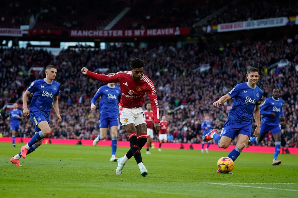 Rashford và Zirkzee tỏa sáng, Man Utd thắng đậm Everton - Ảnh 1.