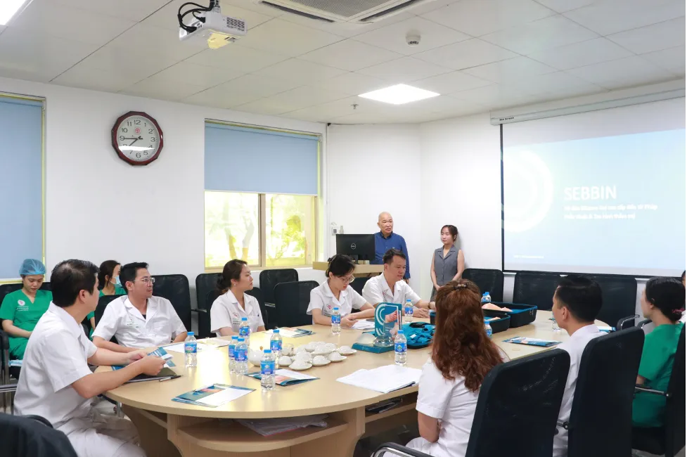 Hội thảo chuy&ecirc;n đề tại bệnh viện TWQĐ 108: Cập nhật về t&uacute;i ngực Sebbin - Ảnh 3.