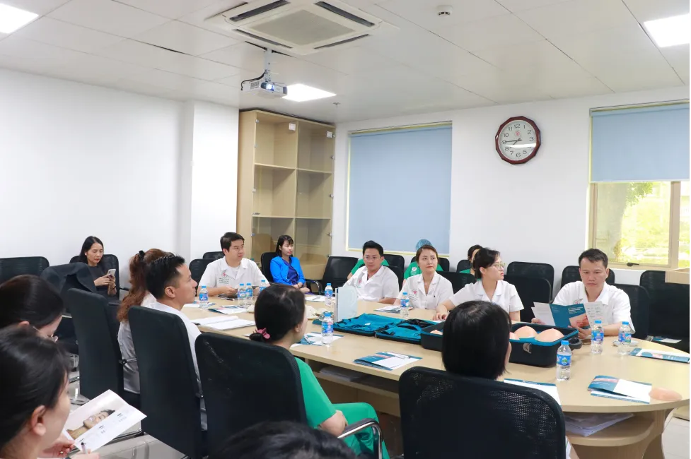 Hội thảo chuy&ecirc;n đề tại bệnh viện TWQĐ 108: Cập nhật về t&uacute;i ngực Sebbin - Ảnh 4.