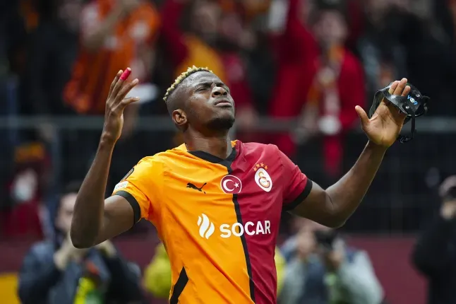 Victor Osimhen tiết lộ b&iacute; mật: Giấc mơ Premier League hay hạnh ph&uacute;c ở Galatasaray? - Ảnh 1.