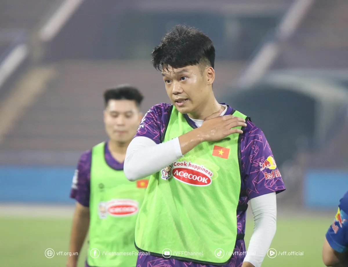 Hậu vệ Thành Chung mong lần đầu được nâng Cúp vô địch cùng đội tuyển Việt Nam - Ảnh 2. Hậu vệ Thành Chung mong lần đầu được nâng Cúp vô địch cùng đội tuyển Việt Nam - Ảnh 2.