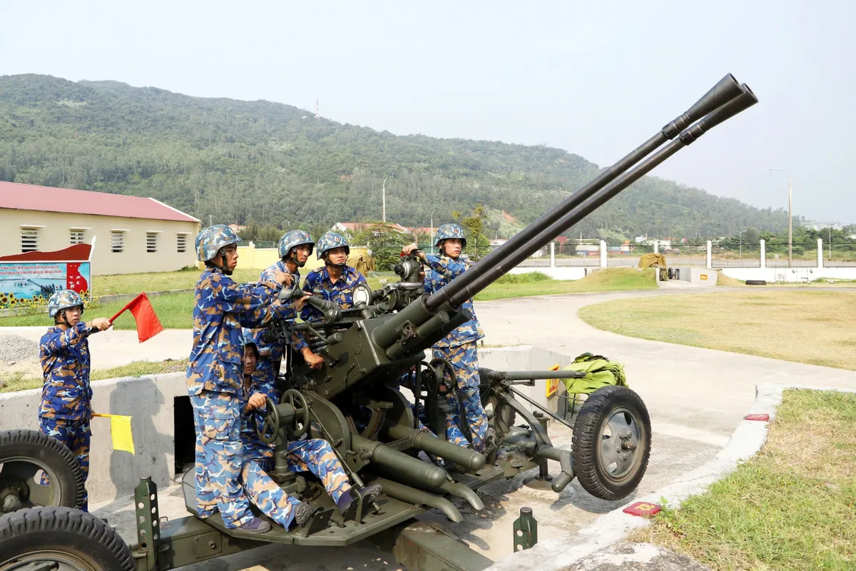 Vùng 3 Hải quân: Góp phần giữ vững môi trường hòa bình, ổn định trên biển - Ảnh 2.