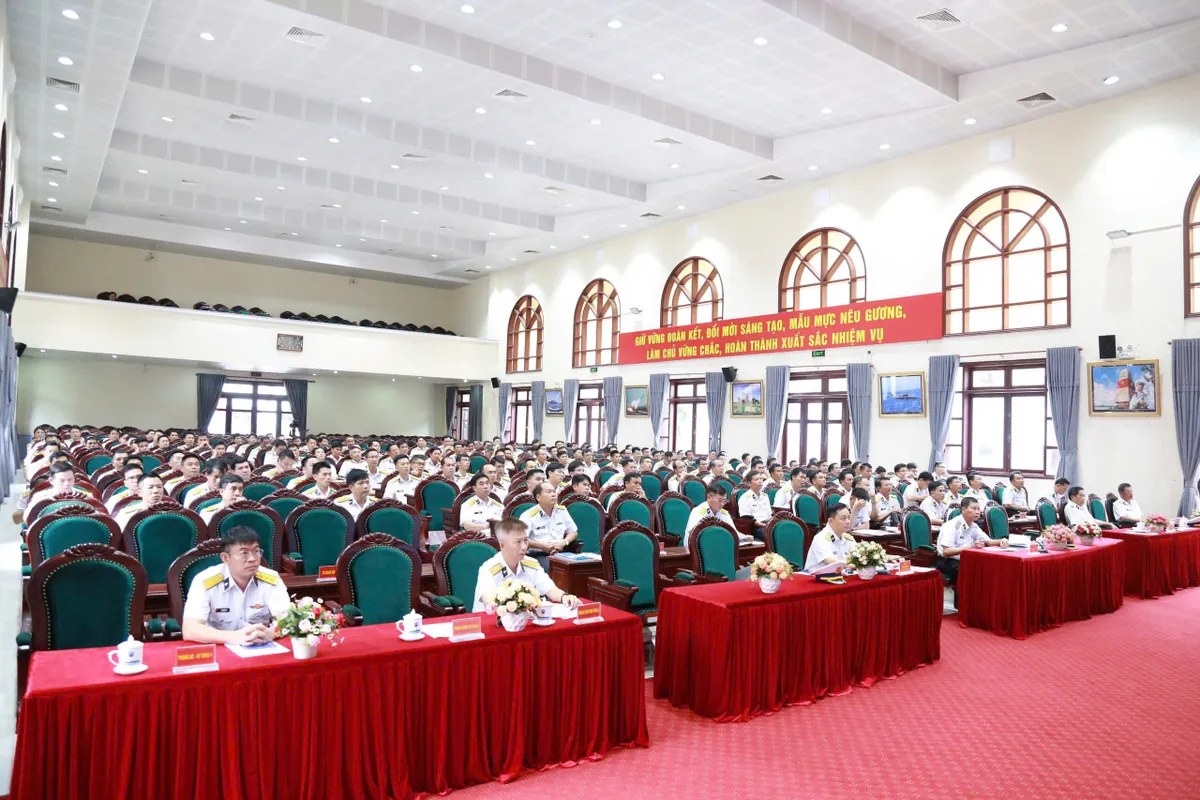 V&ugrave;ng 4 Hải qu&acirc;n tổng kết, đ&aacute;nh gi&aacute; c&ocirc;ng t&aacute;c tham mưu năm 2024 - Ảnh 3.