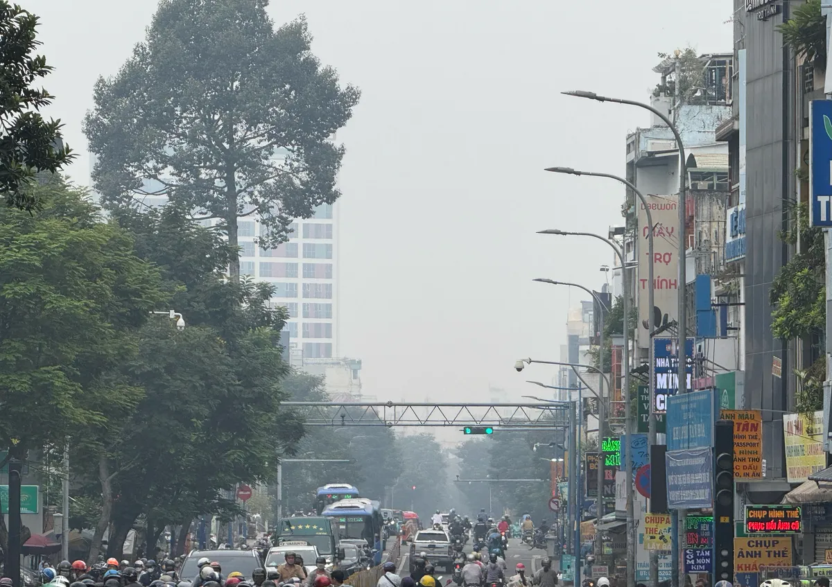 Cảnh b&aacute;o chỉ số &ocirc; nhiễm kh&ocirc;ng kh&iacute; tăng cao tại TP Hồ Ch&iacute; Minh - Ảnh 1.