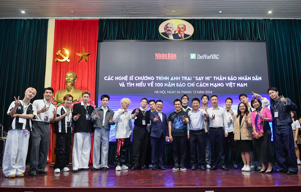 Trước concert, các Anh trai say hi khuấy động không khí tại Báo Nhân dân - Ảnh 1.