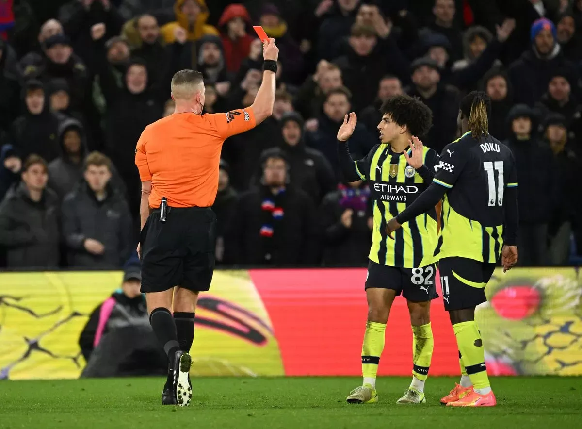 Man City lao dốc: Haaland v&agrave; Walker h&eacute; lộ sự rời rạc đ&aacute;ng b&aacute;o động - Ảnh 1.
