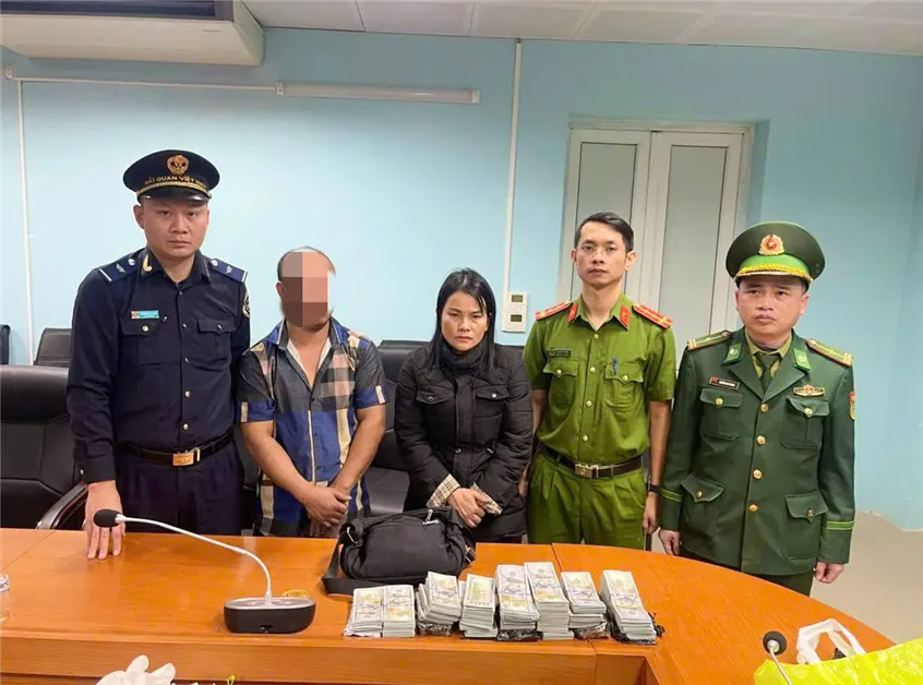 Khởi tố 2 chị em mua b&aacute;n, vận chuyển 4,5 triệu USD qua bi&ecirc;n giới - Ảnh 1.