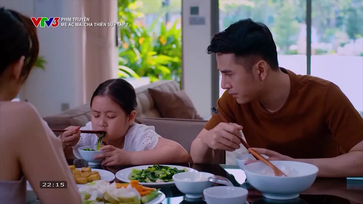 Mẹ ác ma, cha thiên sứ - Tập 7: Cả nhà ăn rau để con học trường nhà giàu - Ảnh 4.