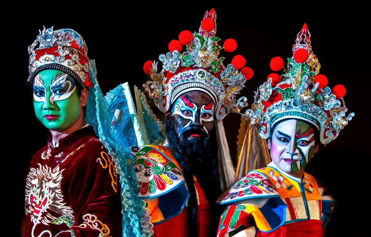 Người lưu giữ sắc màu sân khấu - Ảnh 4. Người lưu giữ sắc màu sân khấu - Ảnh 4.