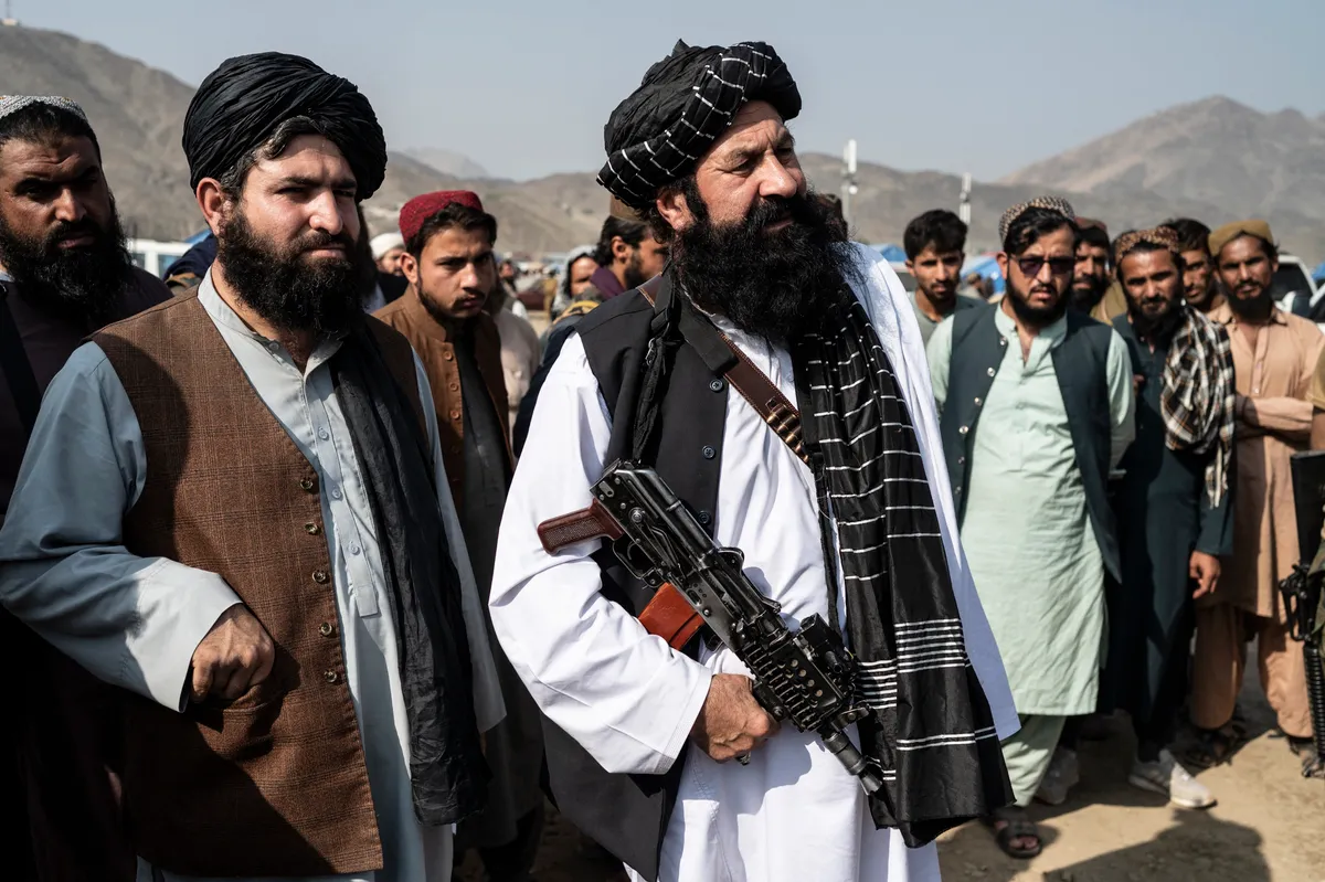 Đánh bom tự sát ở thủ đô Afghanistan khiến Bộ trưởng Tị nạn Taliban tử vong - Ảnh 1.